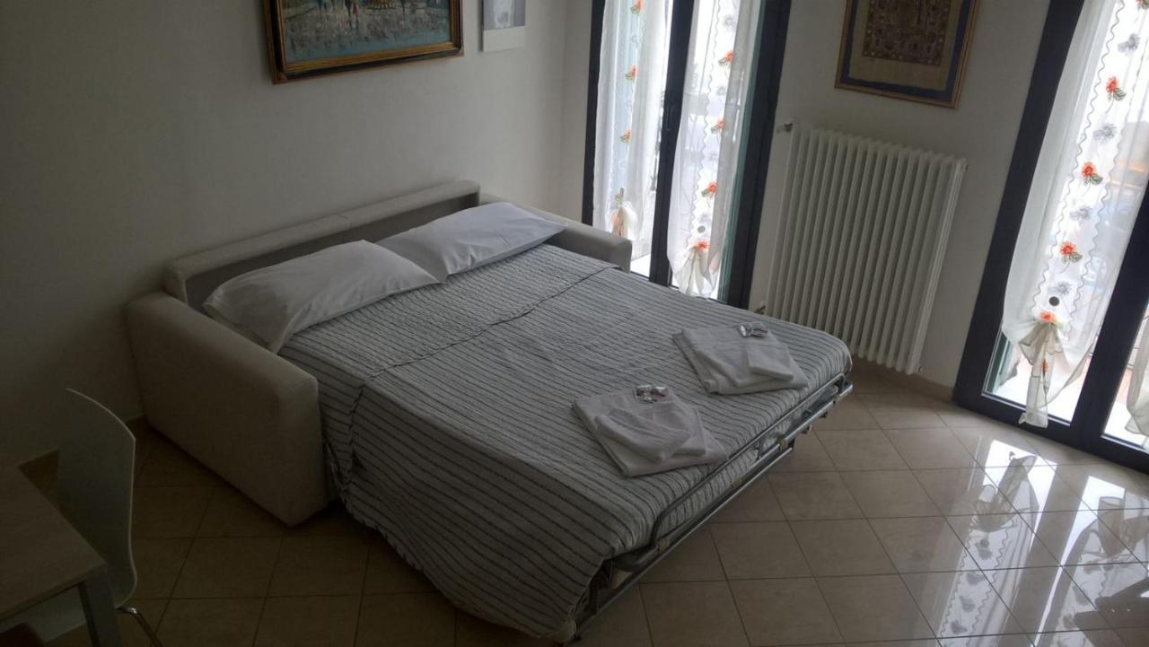 Casa Cuore - Love Pets - Fronte Ospedale Sacro Cuore Negrar Kültér fotó